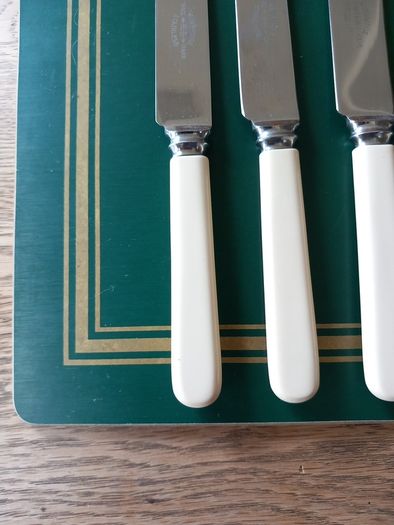 Newbridge Cuttlery 6 Knives Bone Handles