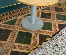 round desk