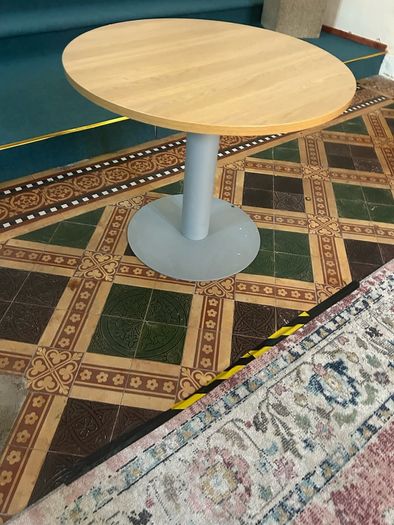 round desk