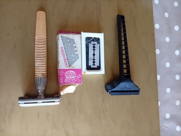 Vintage Gillette Slim Twist Razor & Shaving Bundle