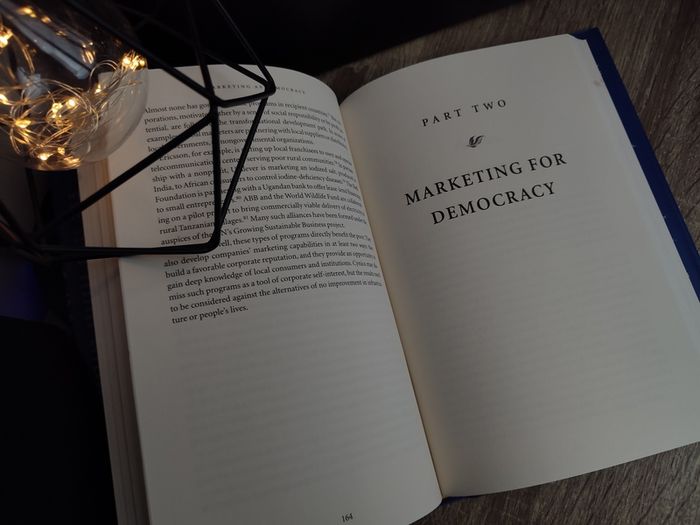 Greater Good: How Good Marketing Makes for Better Democracy ! HAND SIGNED by John A. Quelch ! Harcvoer ! 2007 ! by Hardvard Business ! AUTOGRAPH !