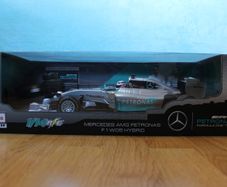 Maisto Tech 1/14RC - Lewis Hamilton's Mercedes AMG Petronas F1 W05 Hybrid
