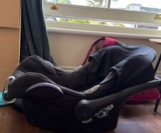 Maxi Cosy car seat and isofix bases