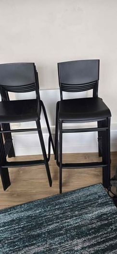 Bar stools - like new