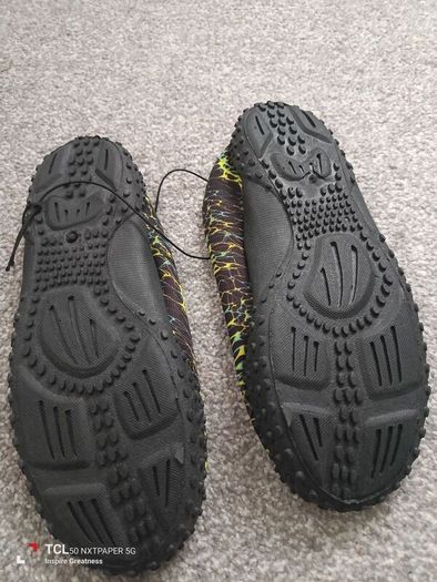 NEW.kids swim shoes.size 33/1