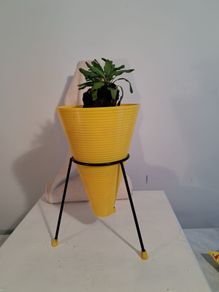 Atomic Flower Pot Stand