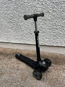 Kid scooter with LED wheels