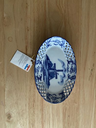 Porcelain trinket dish