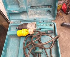 Makita  110v  socket gun