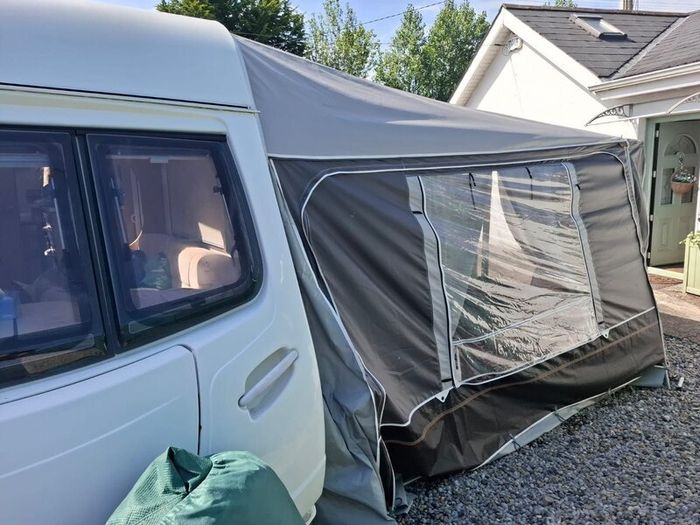 6 Berth caravan Lunar Quaser 556
