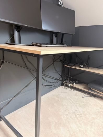 Corner desk