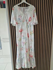 Twisted Wunder Plus flutter sleeve maxi tea dress in botanical floral size 18