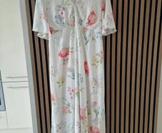 Twisted Wunder Plus flutter sleeve maxi tea dress in botanical floral size 18
