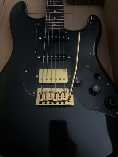 Electric Guitar Stratocaster Mooer GTRS Standard 900 W  Electric Guitar with Integrated GTRS Intelligent multi effects Process System and Wireless Transmitter