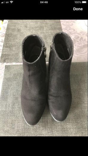 Ladies boots size 4