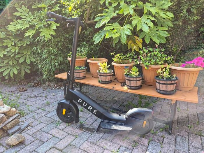 Pure advanced electric scooter perfect condition