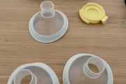 breastfeeding pump and accessories
