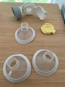 breastfeeding pump and accessories