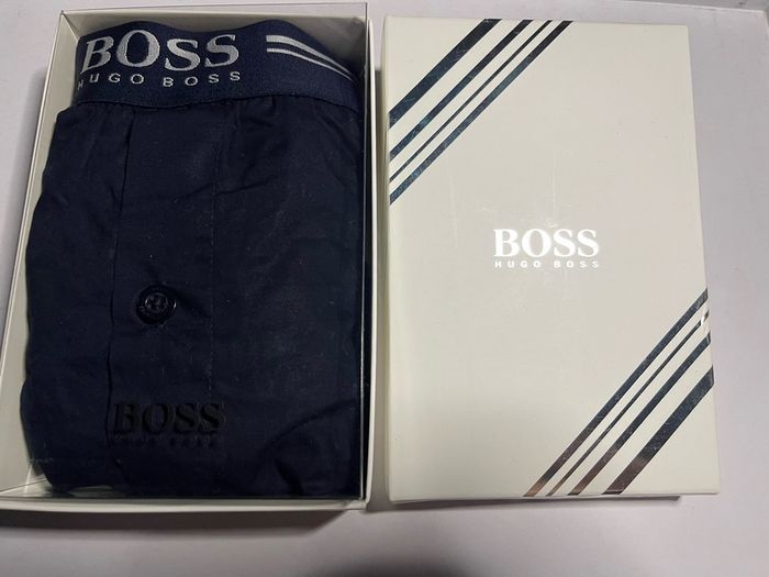 hugo boss shorts size xl