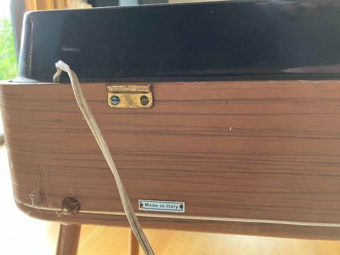 Electric vintage Sheltone organ