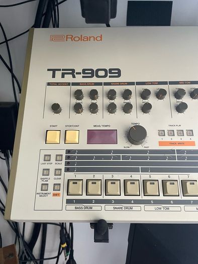Roland TR-909