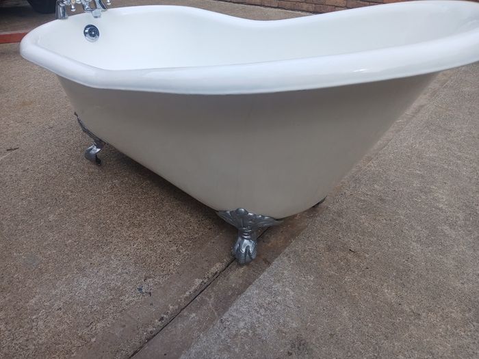 Cast iron slipper  bath