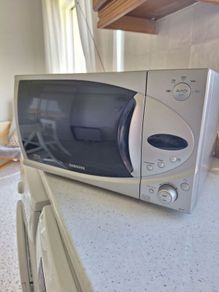 Microwave oven.