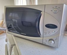Microwave oven.