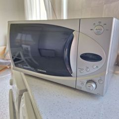 Microwave oven.