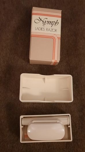 ladies vintage nymph razor with two razor blades in original packaging circa 1960's in excellent condition with no issues FREE STANDARD POSTAGE INCLUDED