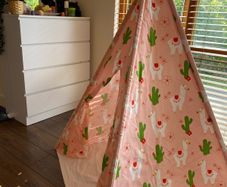 Gorgeous Lama Teepee / wigwam