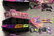 2 Monster High dolls plus accessories