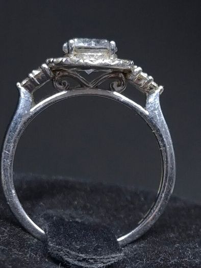 Vintage 9ct White Gold Cluster Ring  Size 51.5