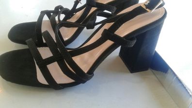 black sandles size 39 NEW WITH BOX