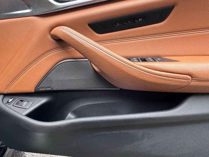 172 BMW 5-series 530e M - Neg