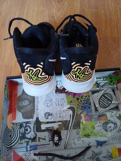 Size 4 kyrie 7 basketball runners