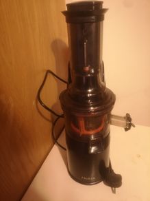 Fridja f1900 WHOLE FRUIT cold press juicer