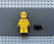 lego the Lego movie tlm109 Classic Space minifigure - Yellow with Air Tanks and Updated Helmet (Second Reissue - Kenny)