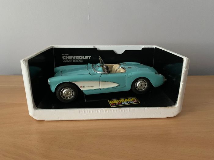 1/18 Burago Model Car Chevrolet Corvette 1957