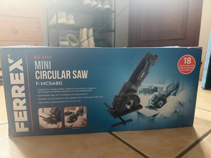 Mini circular saw