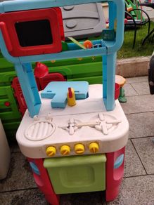 Toy kitchen