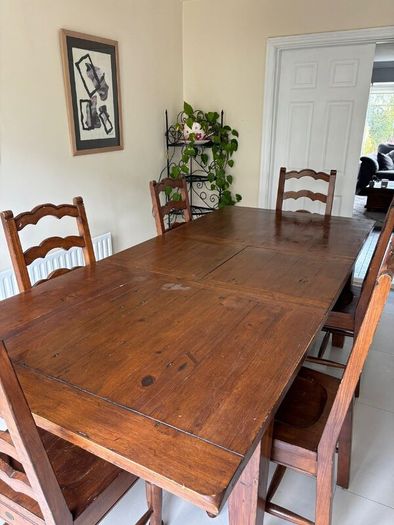Dining table & 6 chairs