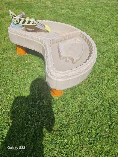 Sand and water table
