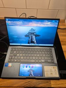 Asus ZenBook i7, 11th Gen, RAM 16Gb SSD 1Tb, featuring a second screen in the track pad