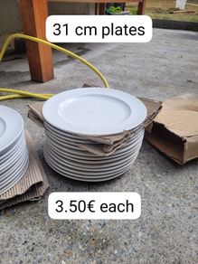 Simply winged plates