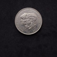 United Kingdom : 1981 Commemorative Crown " The Prince of Wales and Lady Diana Spencer ".