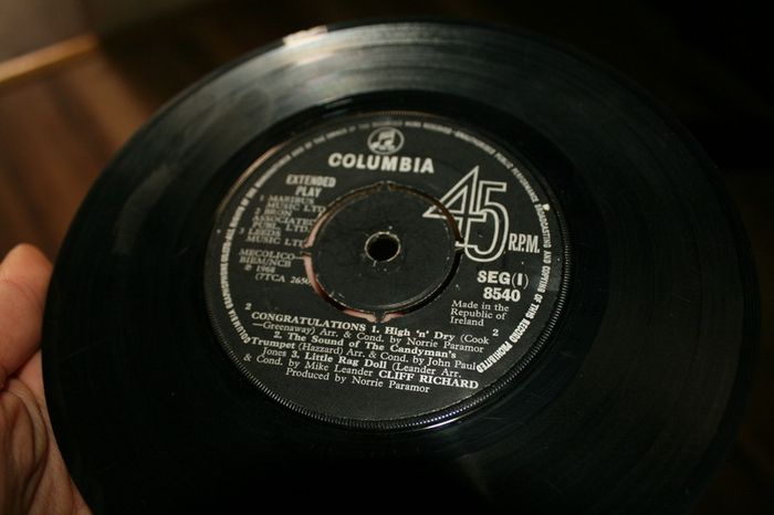 Single Vinyl's  85 pieces