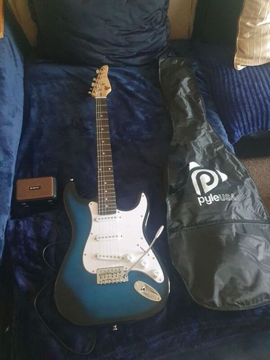 Pyle Electric Guitar with amp