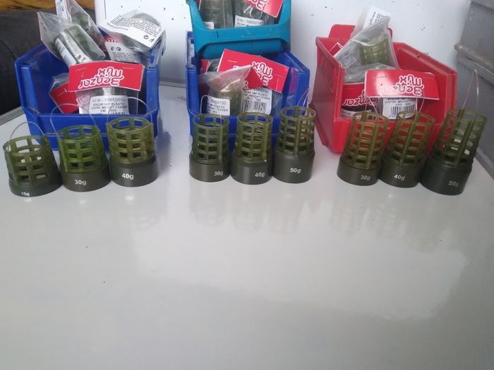 Distance feeder baskets