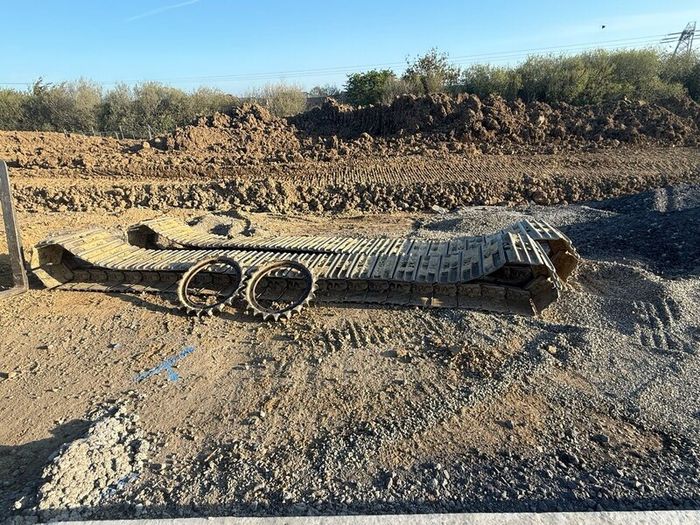 600mm genuine cat track pads, chains and sprockets